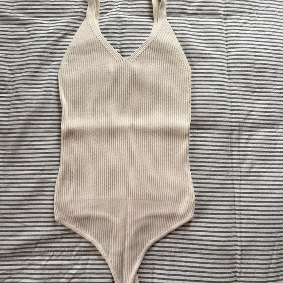 Abercrombie & Fitch Tops - Abercrombie cream bodysuit